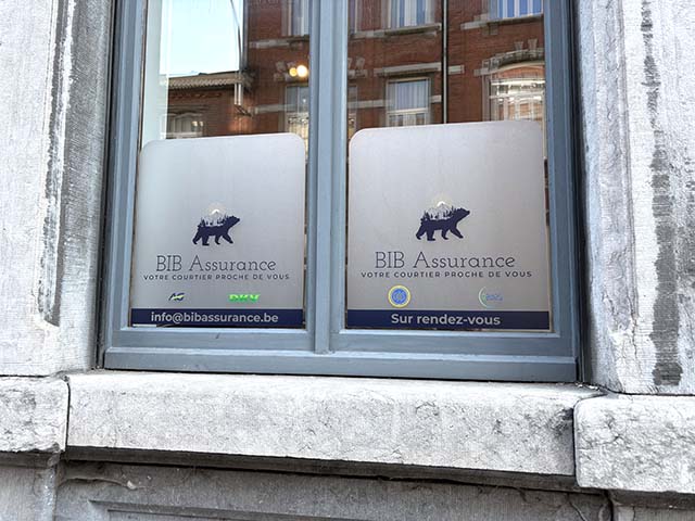 Lettrage vitrine Bib — Inkonic Liège